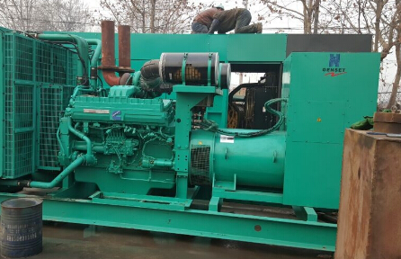 大连发电机组如何判断水冷式机油散热器内部是否需要清洗？